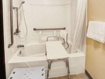 Super 8 By Wyndham Heath/Newark Hotel Room photo